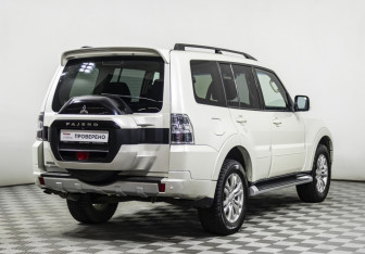 Подержанный автомобиль Mitsubishi Pajero 2014 года (5 фото)