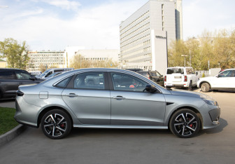 Подержанный автомобиль Kaiyi E5 2023 года (3 фото)