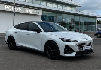 Подержанный автомобиль Changan UNI-V 2023 года (3 фото)