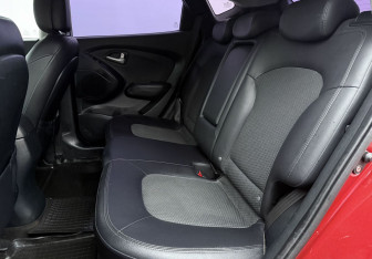 Подержанный автомобиль Hyundai ix35 2010 года (11 фото)