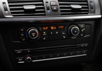 Подержанный автомобиль BMW X3 2012 года (18 фото)