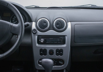 Подержанный автомобиль Renault Sandero 2014 года (14 фото)