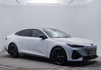 Подержанный автомобиль Changan UNI-V 2023 года (7 фото)