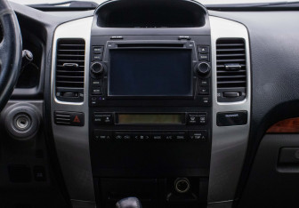 Подержанный автомобиль Toyota Land Cruiser Prado 2005 года (15 фото)