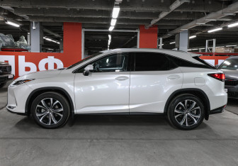 Подержанный автомобиль Lexus RX 2020 года (8 фото)