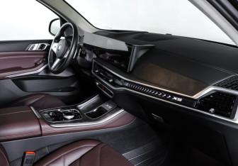 Подержанный автомобиль BMW X5 2024 года (11 фото)