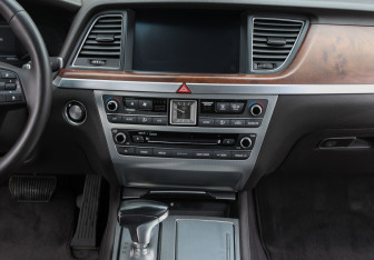 Подержанный автомобиль Genesis G80 2020 года (15 фото)