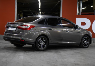 Подержанный автомобиль Ford Focus Sedan 2012 года (5 фото)