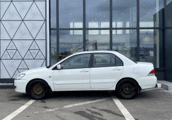 Подержанный автомобиль Mitsubishi Lancer Sedan 2009 года (8 фото)