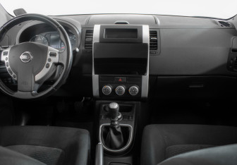 Подержанный автомобиль Nissan X-Trail 2013 года (11 фото)