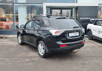 Подержанный автомобиль Mitsubishi Outlander 2012 года (7 фото)