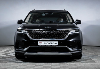 Подержанный автомобиль Kia Carnival 2020 года (2 фото)