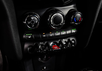 Подержанный автомобиль MINI Hatch 2019 года (17 фото)