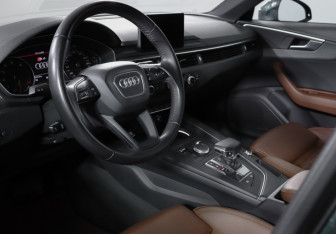 Подержанный автомобиль Audi A4 Sedan 2017 года (14 фото)