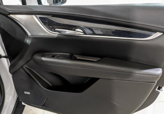 Подержанный автомобиль Cadillac XT5 2021 года (26 фото)