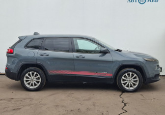 Подержанный автомобиль Jeep Cherokee 2014 года (4 фото)