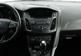 Подержанный автомобиль Ford Focus Sedan 2017 года (10 фото)