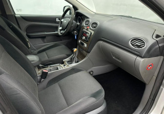 Подержанный автомобиль Ford Focus Sedan 2008 года (13 фото)