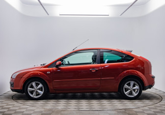 Подержанный автомобиль Ford Focus Hatchback 2007 года (8 фото)