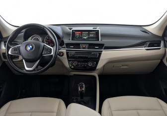 Подержанный автомобиль BMW X1 2021 года (26 фото)