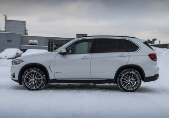 Подержанный автомобиль BMW X5 2014 года (8 фото)