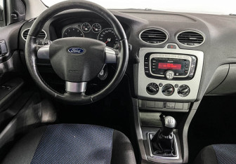 Подержанный автомобиль Ford Focus Sedan 2008 года (12 фото)