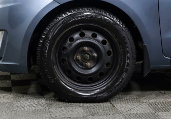 Подержанный автомобиль Kia Rio Hatchback 2012 года (7 фото)