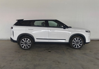 Подержанный автомобиль Jaecoo J7 2025 года (8 фото)