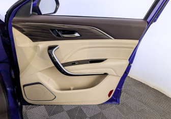 Подержанный автомобиль FAW Bestune T77 2022 года (25 фото)