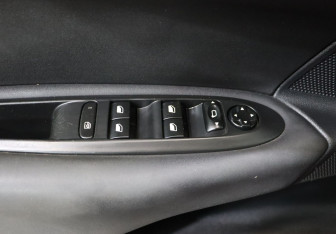 Подержанный автомобиль Citroen C4 Hatchback 2011 года (11 фото)