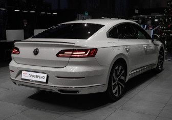 Подержанный автомобиль Volkswagen Arteon 2018 года (4 фото)