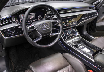 Подержанный автомобиль Audi A8 2018 года (16 фото)
