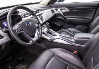 Подержанный автомобиль Geely Atlas 2019 года (10 фото)