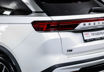 Подержанный автомобиль FAW Bestune T99 2023 года (17 фото)