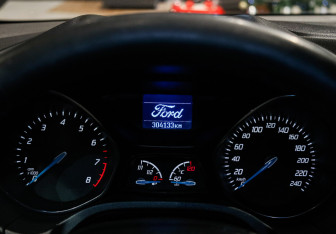 Подержанный автомобиль Ford Focus Hatchback 2013 года (20 фото)