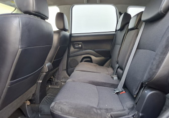 Подержанный автомобиль Peugeot 4007 2011 года (11 фото)