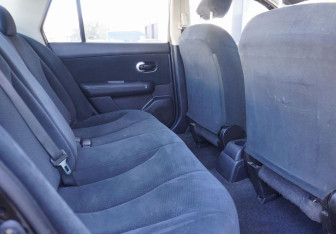 Подержанный автомобиль Nissan Tiida Sedan 2011 года (10 фото)