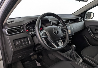 Подержанный автомобиль Renault Duster 2021 года (15 фото)