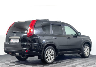 Подержанный автомобиль Nissan X-Trail 2011 года (5 фото)