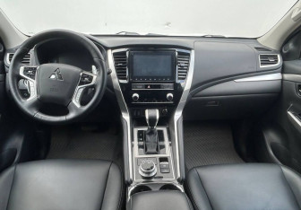 Подержанный автомобиль Mitsubishi Pajero Sport 2021 года (9 фото)