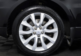 Подержанный автомобиль Land Rover Range Rover Sport 2015 года (21 фото)