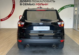 Подержанный автомобиль Ford Kuga 2017 года (5 фото)