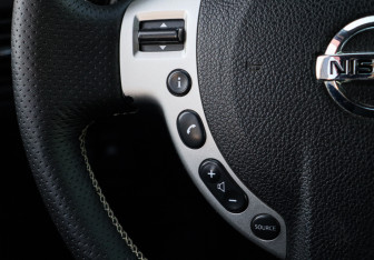 Подержанный автомобиль Nissan X-Trail 2010 года (20 фото)