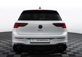 Подержанный автомобиль Volkswagen Golf GTI Hatchback 2021 года (6 фото)