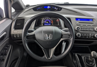 Подержанный автомобиль Honda Civic Sedan 2008 года (21 фото)