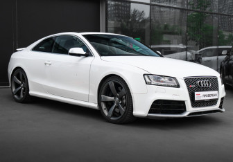 Подержанный автомобиль Audi RS 5 Coupe 2011 года (3 фото)