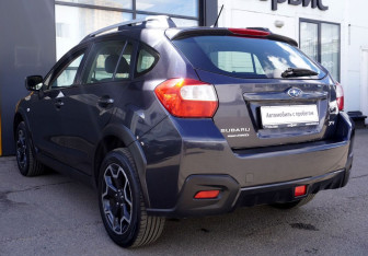 Подержанный автомобиль Subaru XV 2014 года (7 фото)