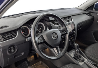 Подержанный автомобиль Skoda Octavia Liftback 2019 года (15 фото)
