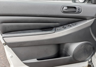 Подержанный автомобиль Mazda CX-7 2010 года (21 фото)