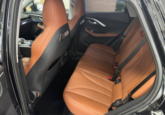 Подержанный автомобиль Omoda C5 2023 года (12 фото)